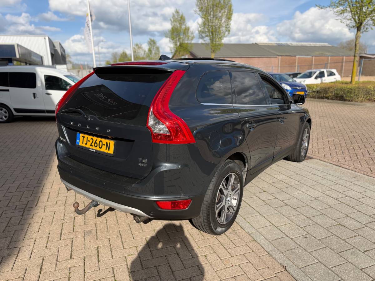 Volvo XC60 Volvo XC60 3.0 T6 AWD 4×4 305PK Momentum Automaat Panorama Dak Airco Navi Cruise Trekhaak