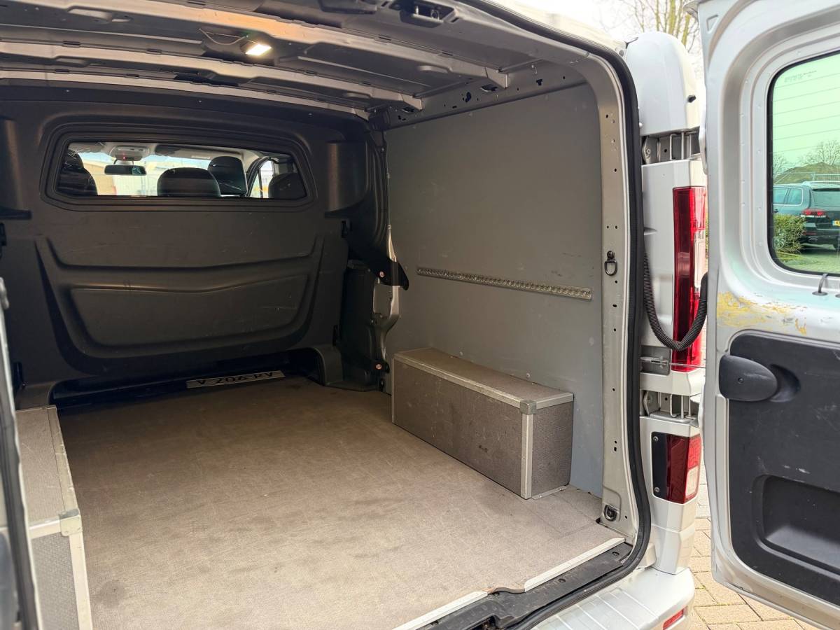 Opel Vivaro Opel Vivaro 1.6 CDTI L2H1 DC Sport EcoFlex Dubbele Cabine Dubbele Schuifdeuren Airco Navi Keyless Entry Elk.Ramen Cruise Control.