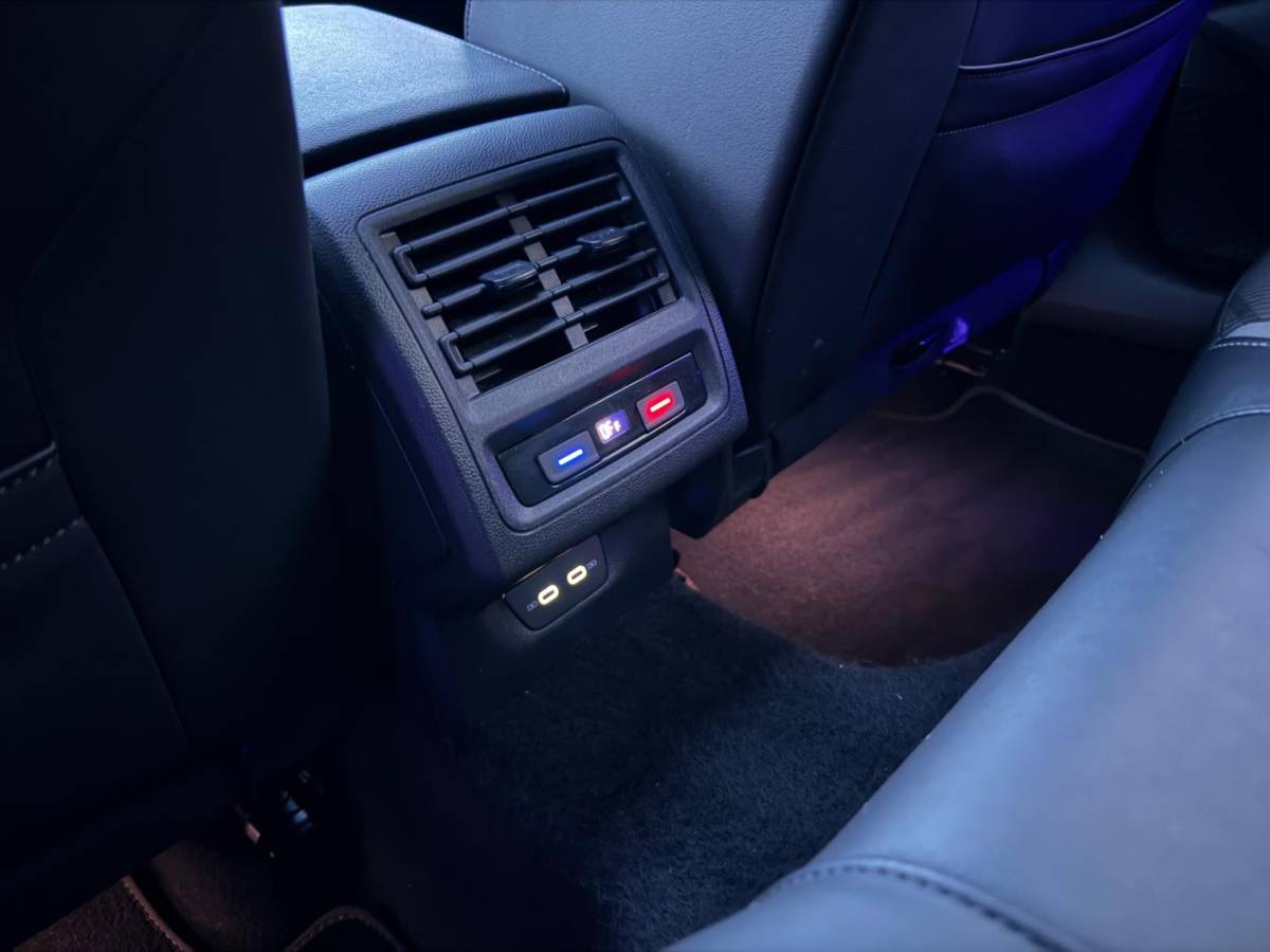 Volkswagen Golf Volkswagen Golf 2.0 TDI GTD Golf R R-Line Business Pano Keyless Entry Virtual Cockpit Head Up Display