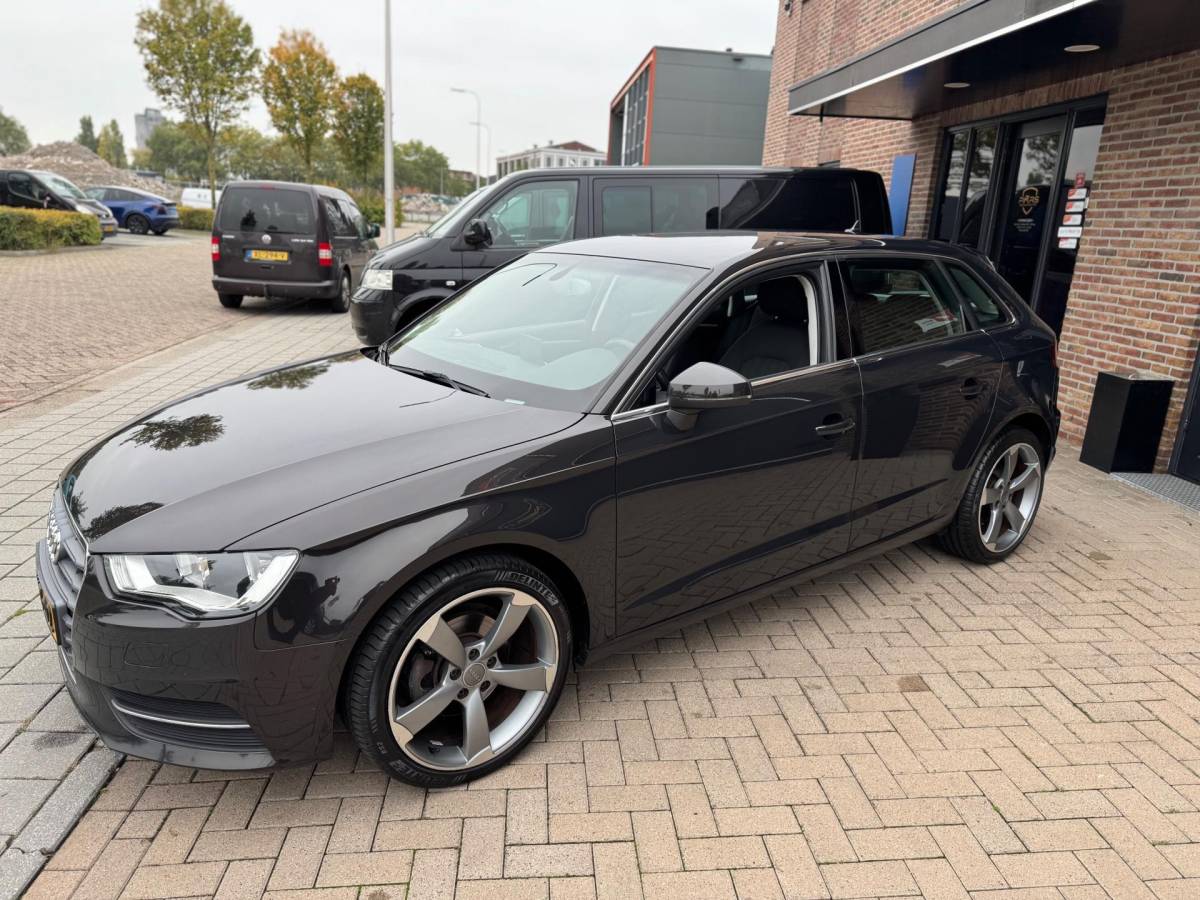 Audi A3 Audi A3 Sportback 1.2 TFSI Attraction Pro Line Airco Navi Cruise Control Elk.Ramen zeer nette!!