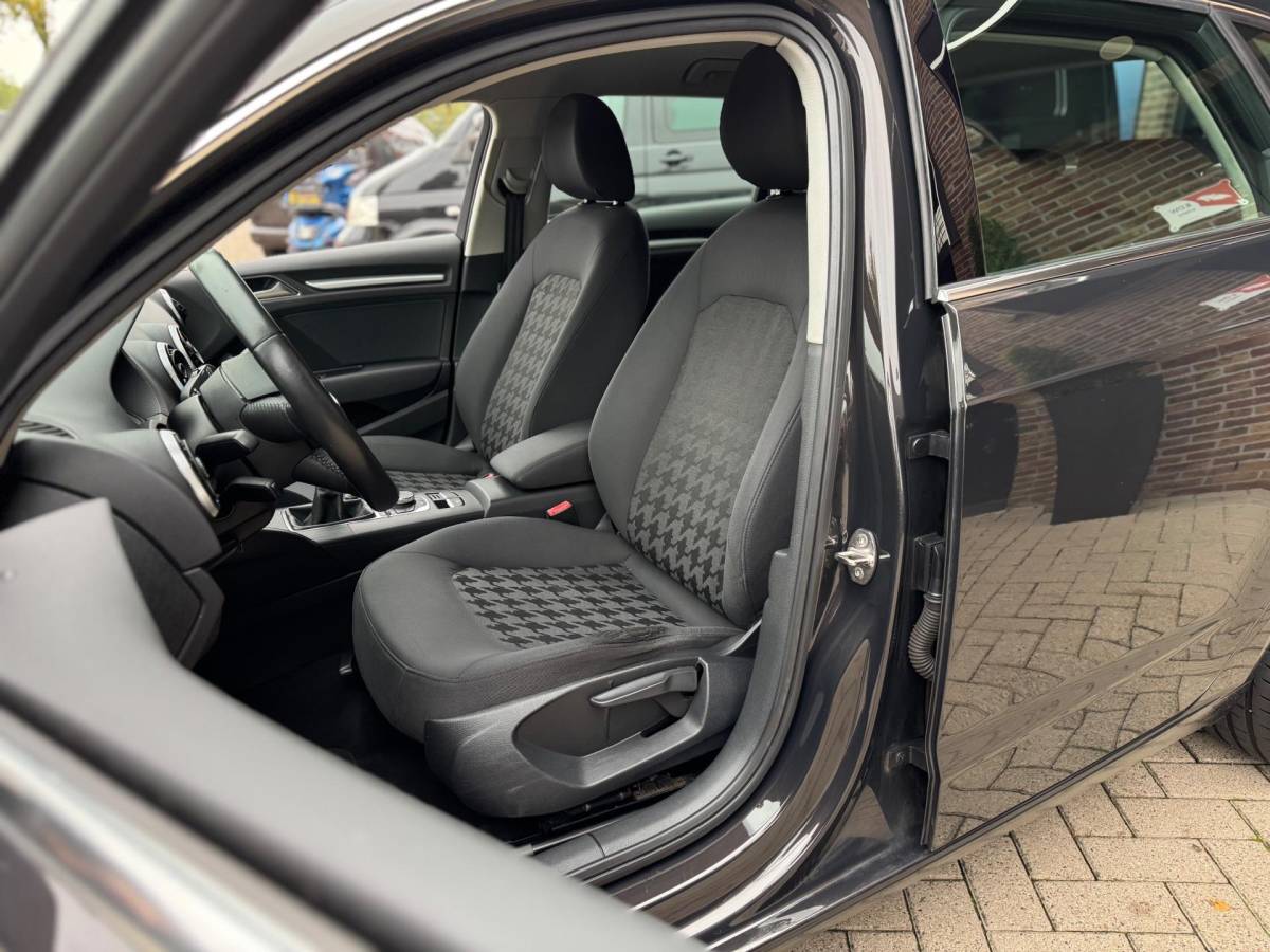 Audi A3 Audi A3 Sportback 1.2 TFSI Attraction Pro Line Airco Navi Cruise Control Elk.Ramen zeer nette!!