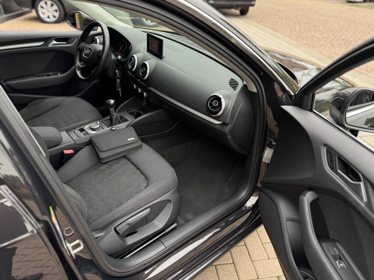 Audi A3 Audi A3 Sportback 1.2 TFSI Attraction Pro Line Airco Navi Cruise Control Elk.Ramen zeer nette!!