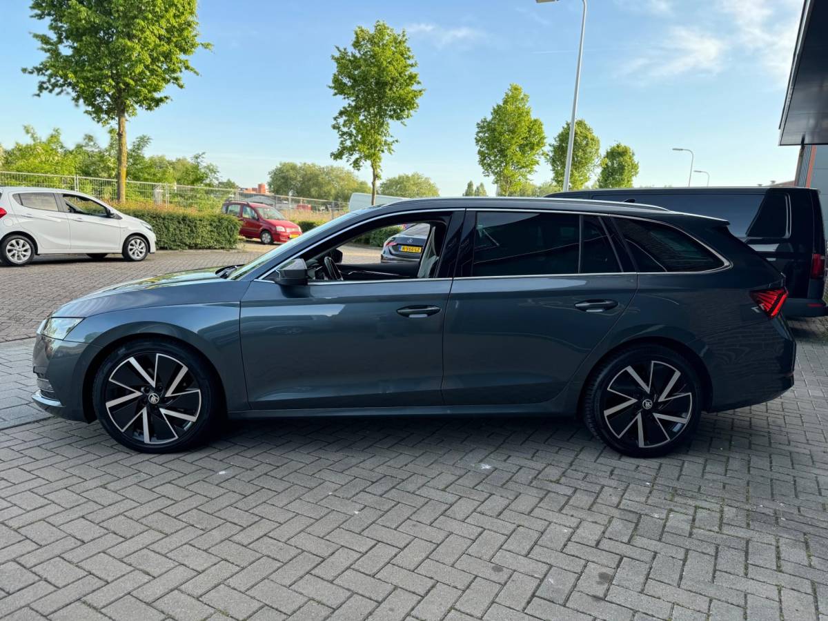 Škoda Octavia Skoda Octavia Combi 2.0 TDI Greentech Style Automaat 150PK Volle Opties Panorama Dak Leer Airco Navi Trekhaak