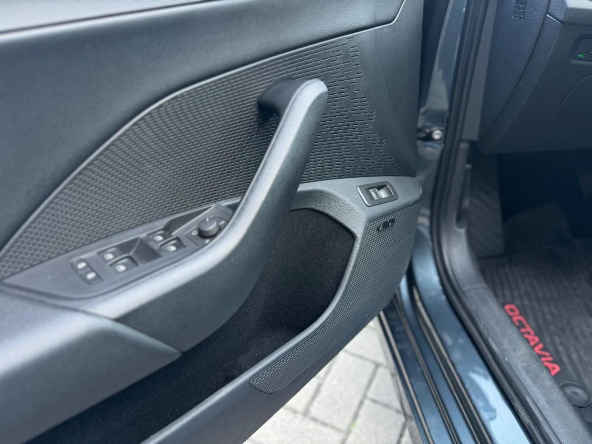 Škoda Octavia Skoda Octavia Combi 2.0 TDI Greentech Style Automaat 150PK Volle Opties Panorama Dak Leer Airco Navi Trekhaak