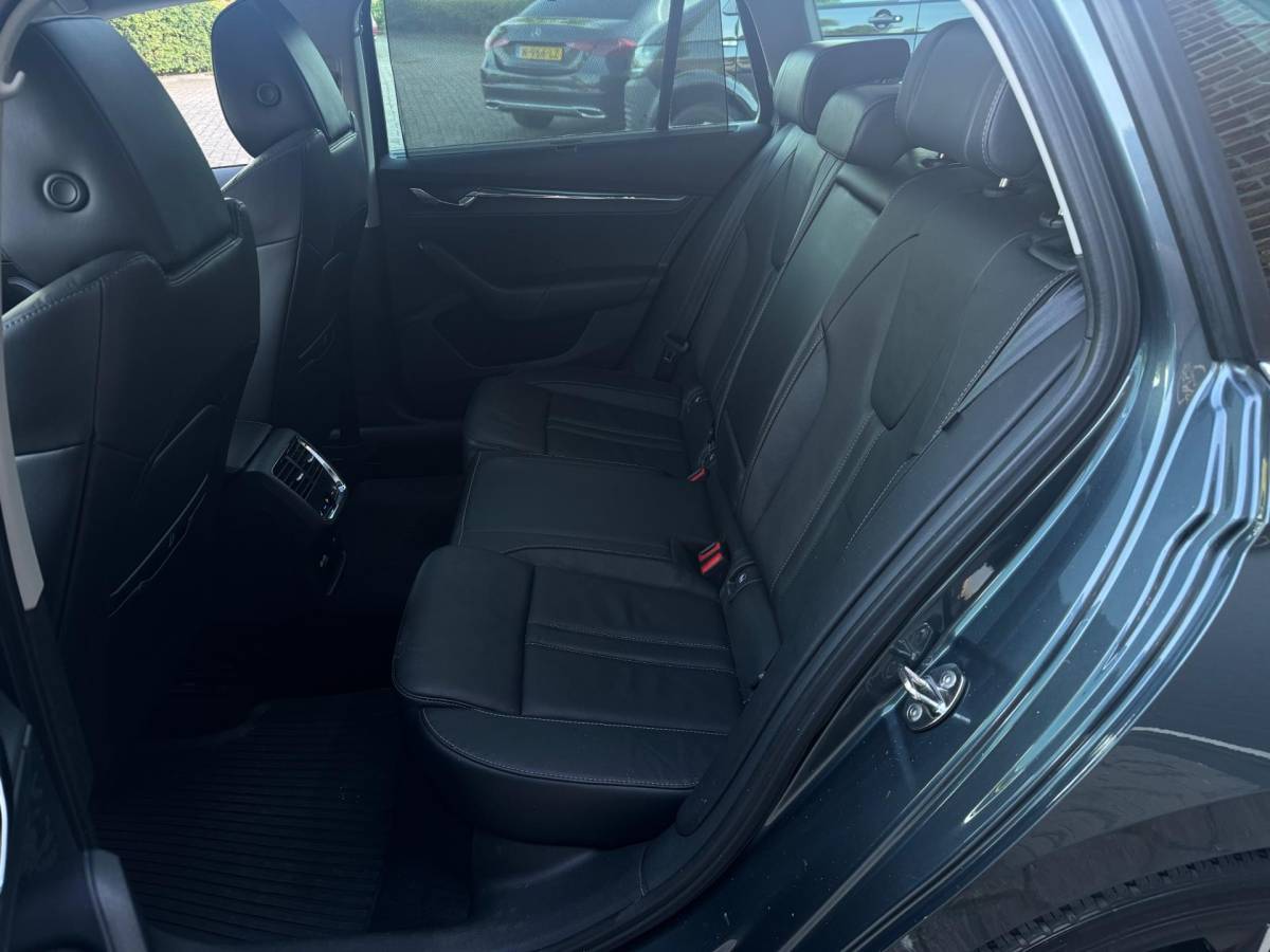 Škoda Octavia Skoda Octavia Combi 2.0 TDI Greentech Style Automaat 150PK Volle Opties Panorama Dak Leer Airco Navi Trekhaak