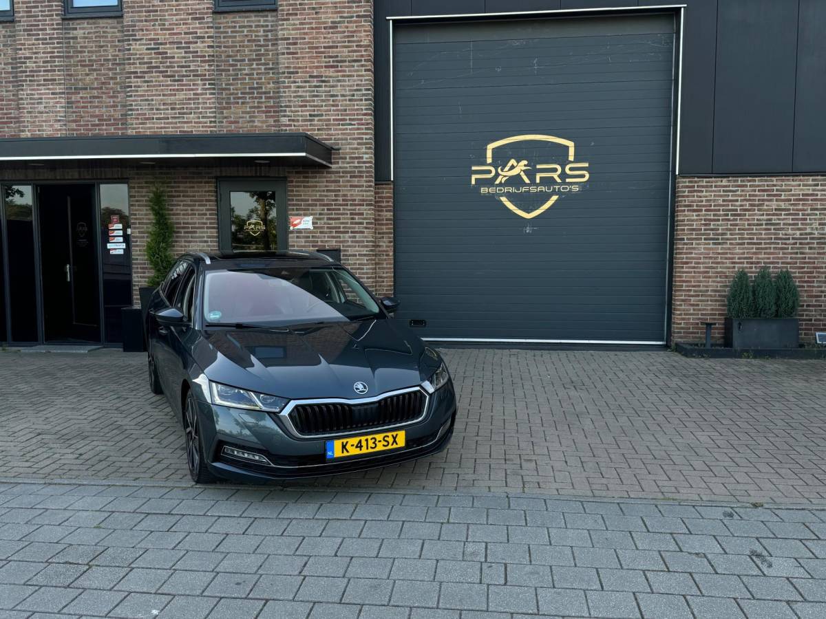 Škoda Octavia Skoda Octavia Combi 2.0 TDI Greentech Style Automaat 150PK Volle Opties Panorama Dak Leer Airco Navi Trekhaak