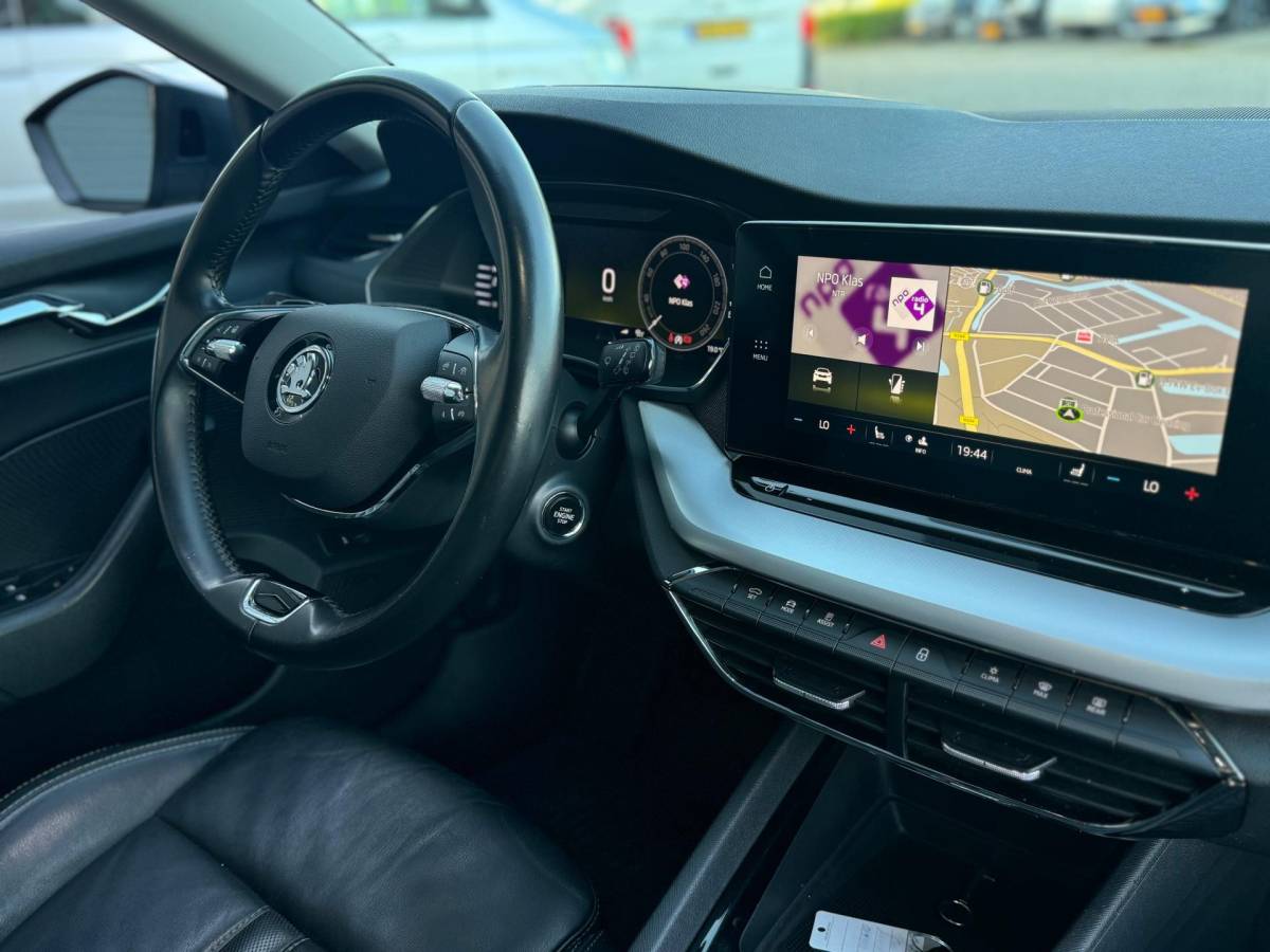 Škoda Octavia Skoda Octavia Combi 2.0 TDI Greentech Style Automaat 150PK Volle Opties Panorama Dak Leer Airco Navi Trekhaak