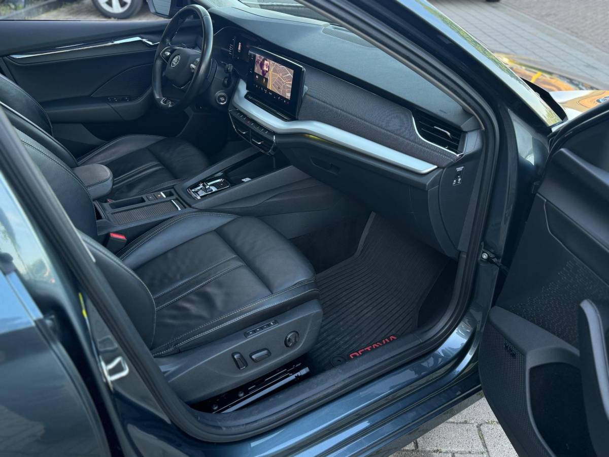 Škoda Octavia Skoda Octavia Combi 2.0 TDI Greentech Style Automaat 150PK Volle Opties Panorama Dak Leer Airco Navi Trekhaak