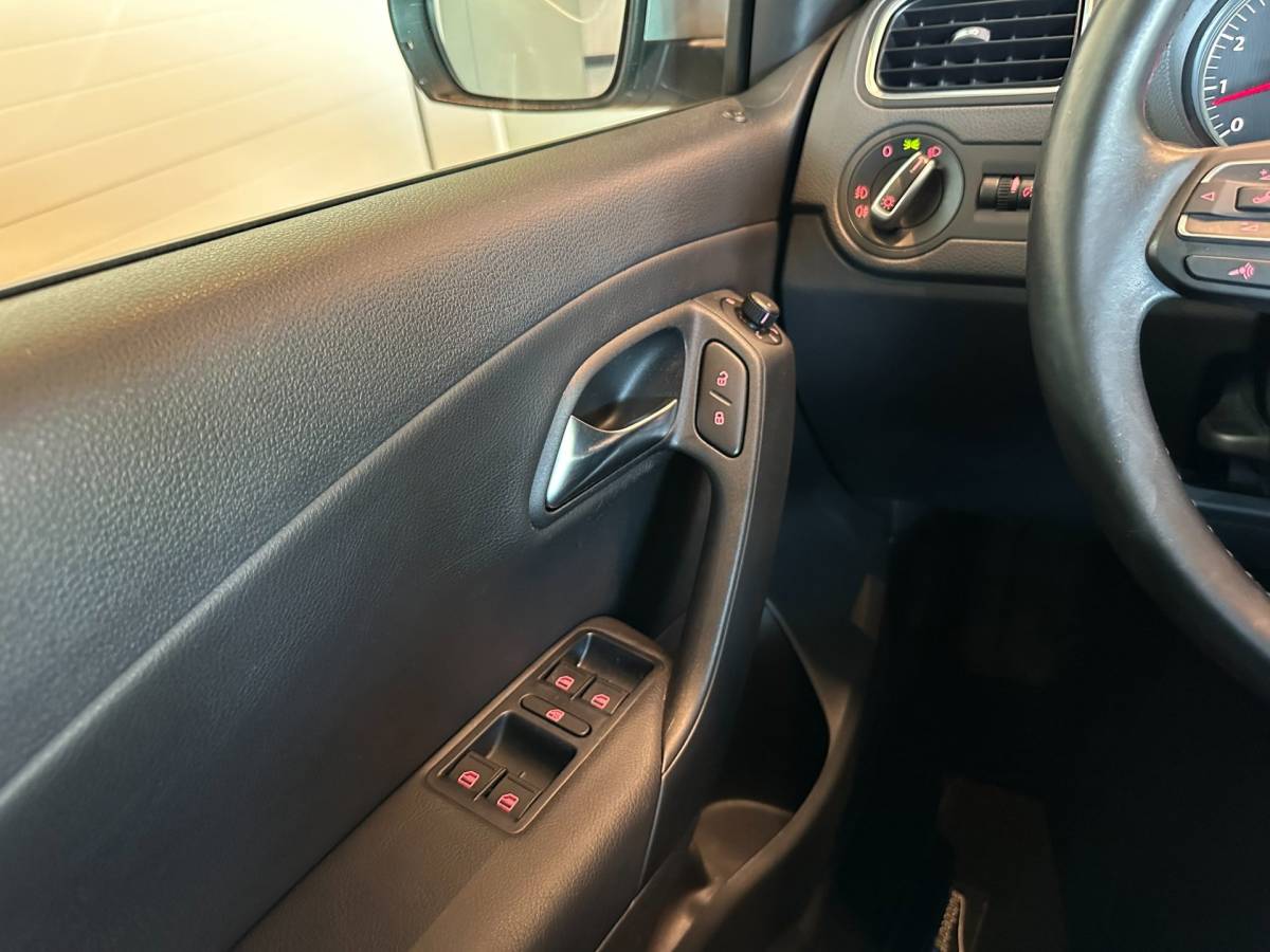 Volkswagen Polo Volkswagen Polo 1.2 TSI 16v AUTOMAAT 5-DRS CROSS|AIRCO|STOELVERWARMING|NAVIGATIE|CRUISECONTROL|LM-VELG|ALCANTARA|nwe APK+OH-BEURT