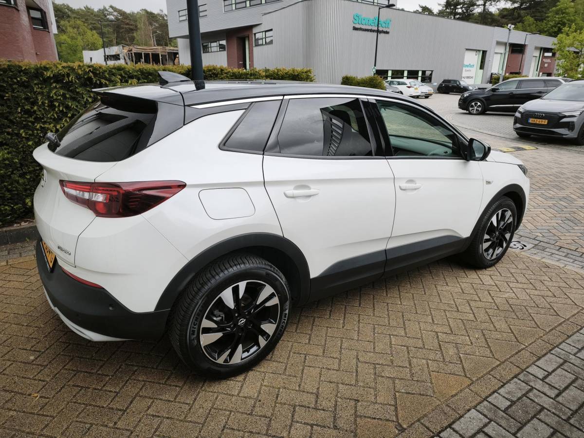 Opel Grandland X Opel Grandland X 1.2 Turbo Ultimate Automaat Navigatie Camera Denon-Audio Dodehoek Stoelverwarming Voor+Achter Volle Auto