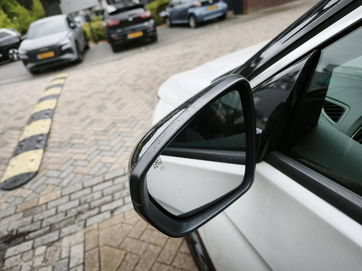 Opel Grandland X Opel Grandland X 1.2 Turbo Ultimate Automaat Navigatie Camera Denon-Audio Dodehoek Stoelverwarming Voor+Achter Volle Auto