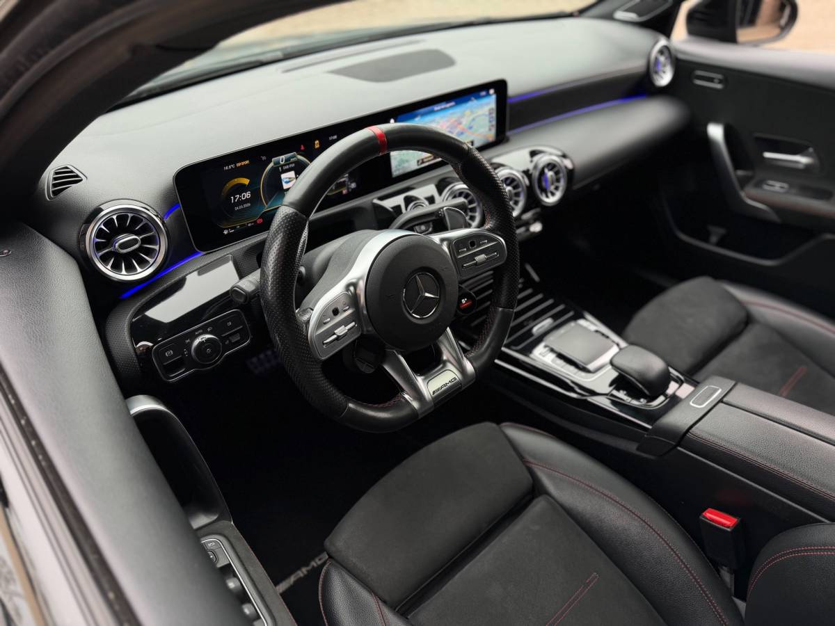 Mercedes-Benz A-Klasse Mercedes-Benz A-klasse AMG 35 4MATIC Premium Plus Pano Ambient Lighting
