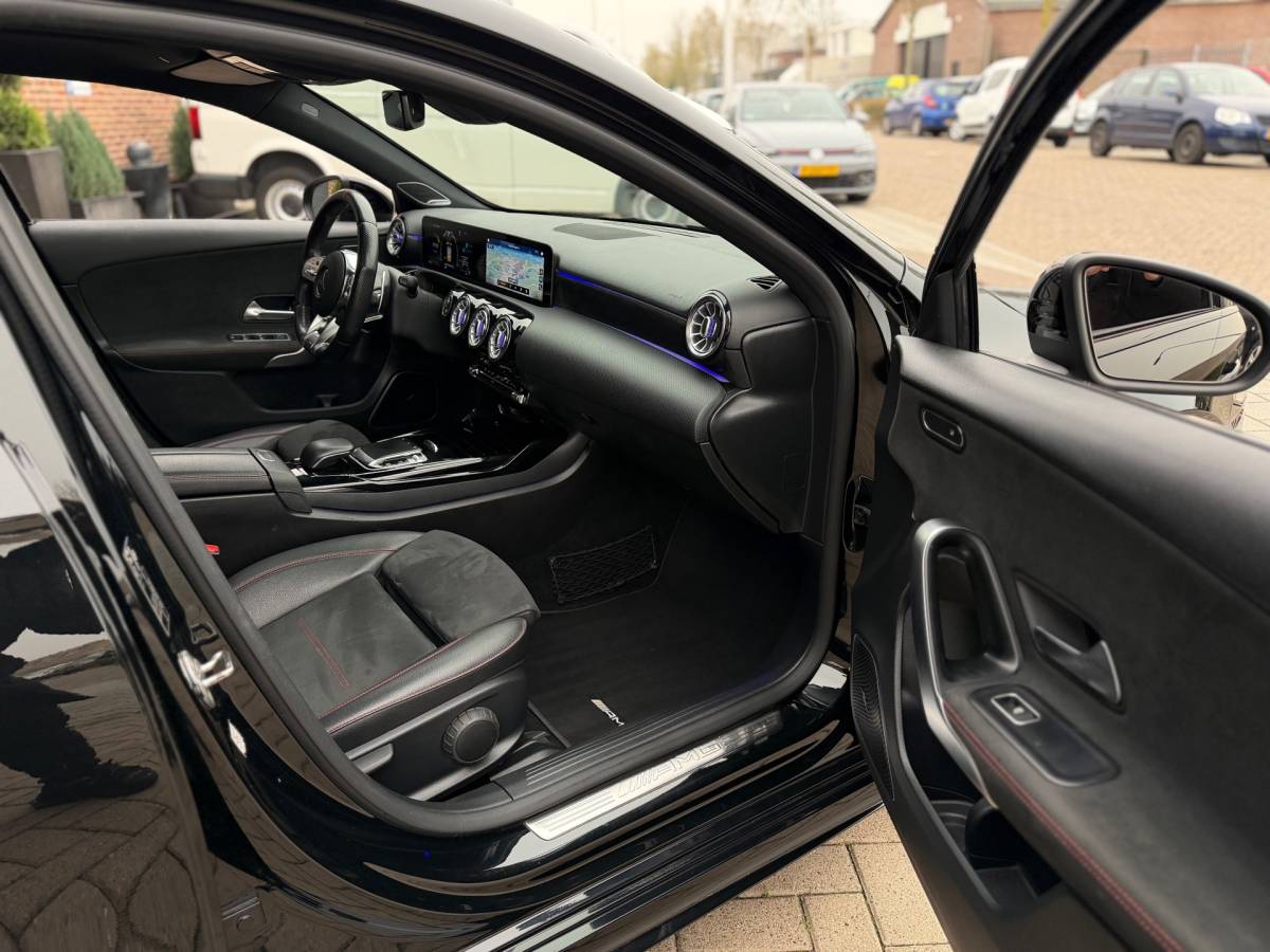 Mercedes-Benz A-Klasse Mercedes-Benz A-klasse AMG 35 4MATIC Premium Plus Pano Ambient Lighting