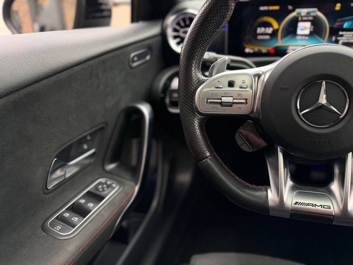 Mercedes-Benz A-Klasse Mercedes-Benz A-klasse AMG 35 4MATIC Premium Plus Pano Ambient Lighting