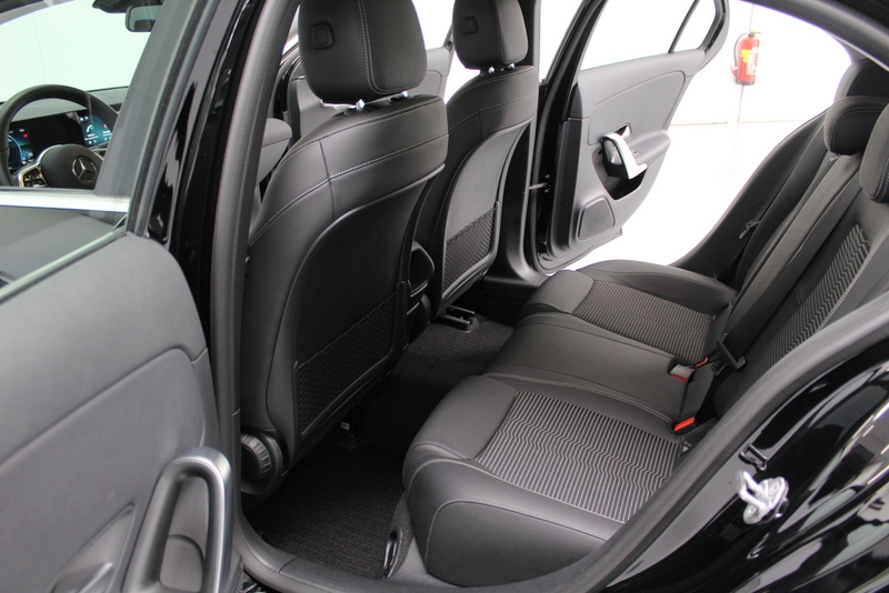 Mercedes-Benz A-Klasse Mercedes-Benz A-klasse 250 e 161PK, RIJKLAAR | HYBRIDE | DEELS LEER | STOELVERWARMING | STANDKACHEL | CARPLAY | NAVI