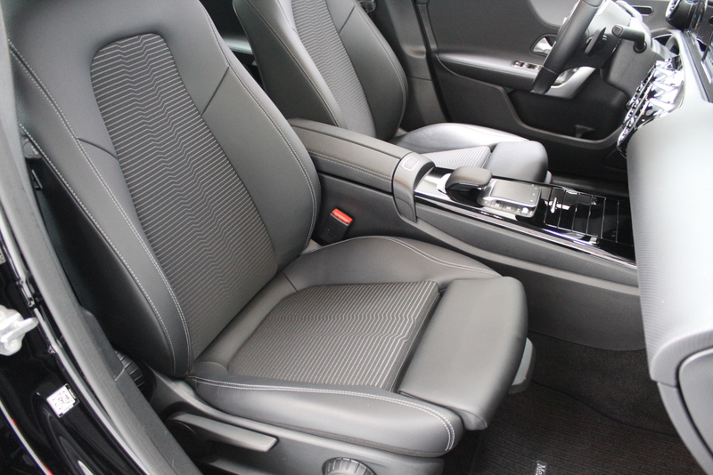 Mercedes-Benz A-Klasse Mercedes-Benz A-klasse 250 e 161PK, RIJKLAAR | HYBRIDE | DEELS LEER | STOELVERWARMING | STANDKACHEL | CARPLAY | NAVI