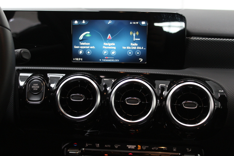 Mercedes-Benz A-Klasse Mercedes-Benz A-klasse 250 e 161PK, RIJKLAAR | HYBRIDE | DEELS LEER | STOELVERWARMING | STANDKACHEL | CARPLAY | NAVI