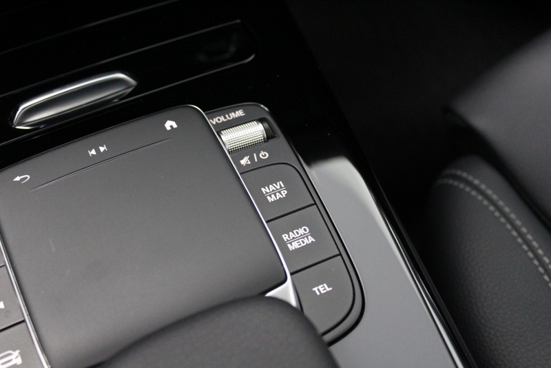 Mercedes-Benz A-Klasse Mercedes-Benz A-klasse 250 e 161PK, RIJKLAAR | HYBRIDE | DEELS LEER | STOELVERWARMING | STANDKACHEL | CARPLAY | NAVI