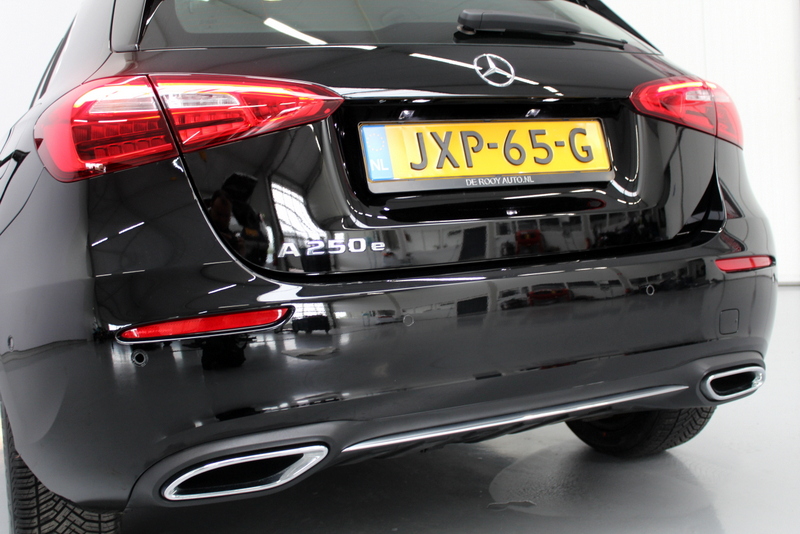 Mercedes-Benz A-Klasse Mercedes-Benz A-klasse 250 e 161PK, RIJKLAAR | HYBRIDE | DEELS LEER | STOELVERWARMING | STANDKACHEL | CARPLAY | NAVI