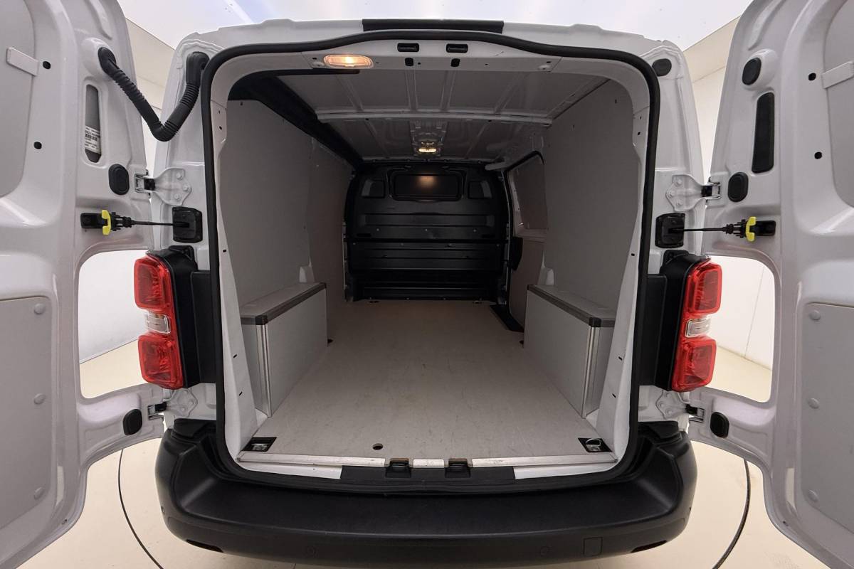 Fiat Scudo Fiat Scudo 2.0 Diesel 145 L2 Navigatie | Laadruimtebetimmering | Cruise Control | Camera | 3 Persoons | Financial Lease Mogelijk | Airco