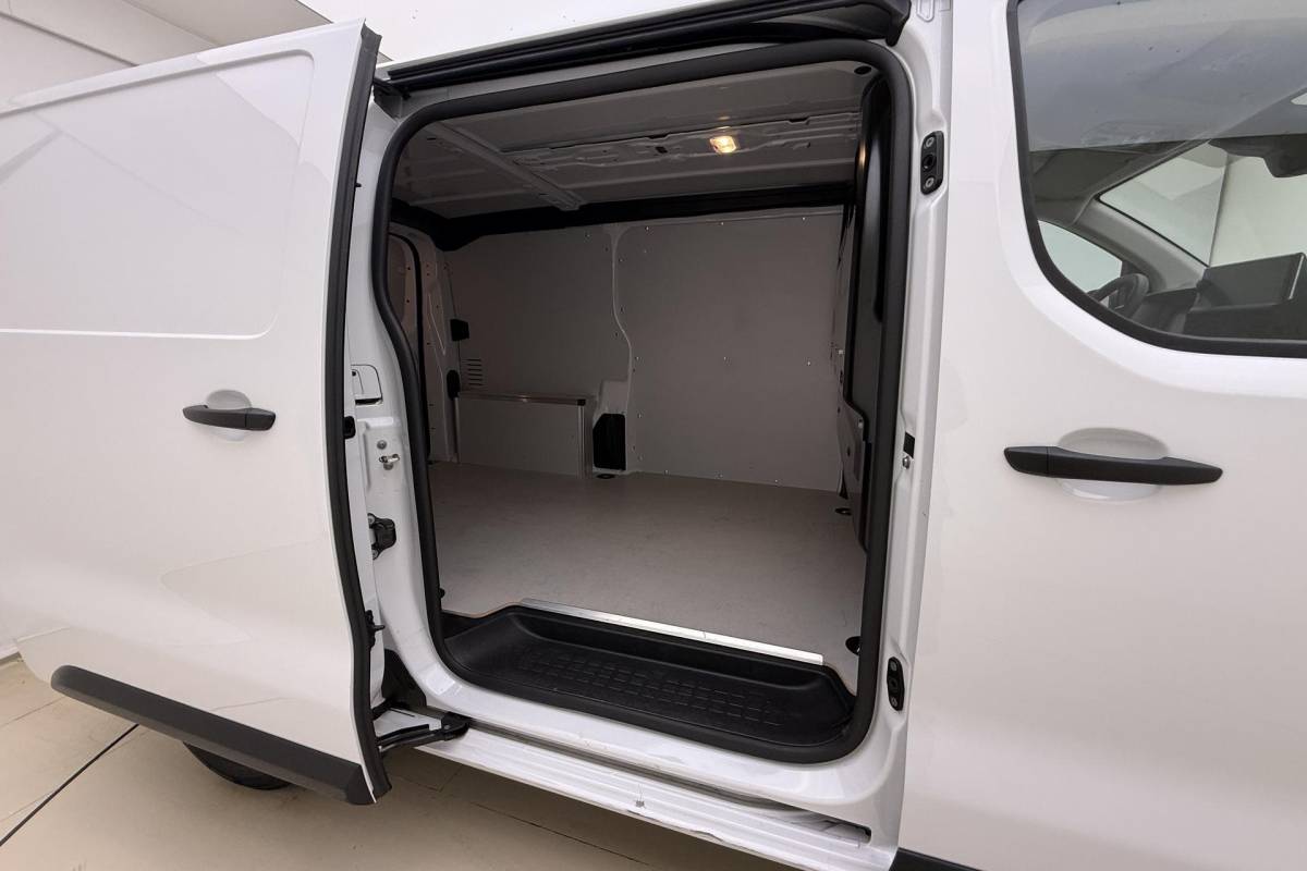 Fiat Scudo Fiat Scudo 2.0 Diesel 145 L2 Navigatie | Laadruimtebetimmering | Cruise Control | Camera | 3 Persoons | Financial Lease Mogelijk | Airco