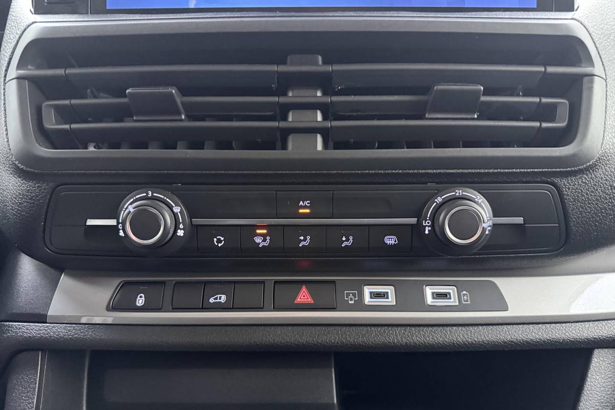 Fiat Scudo Fiat Scudo 2.0 Diesel 145 L2 Navigatie | Laadruimtebetimmering | Cruise Control | Camera | 3 Persoons | Financial Lease Mogelijk | Airco