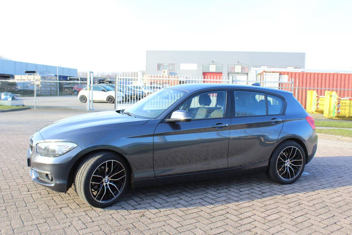 BMW 1 Serie BMW 1-serie 118i Corporate Lease AUTOMAAT NAP RIJKLAAR PRIJS