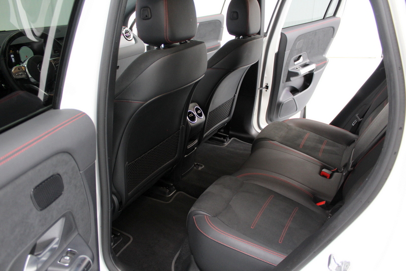 Mercedes-Benz EQA Mercedes-Benz EQA 250 AMG Line 67 kWh 191PK, RIJKLAAR | ALCANTARA/LEER | CAMERA | STOELVERWARMING | 20″ LM-VELGEN