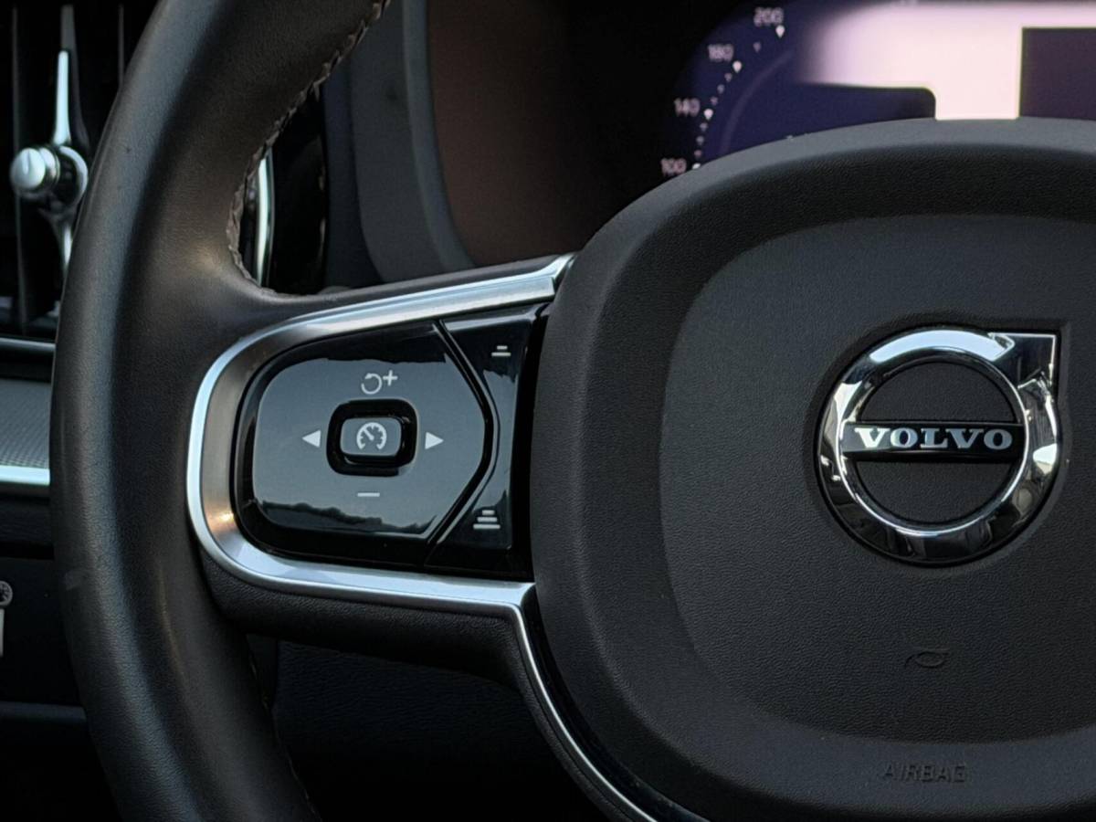 Volvo XC60 Volvo XC60 2.0 B4 Plus Dark| Nieuwstaat| Vol opties| 1e eig.