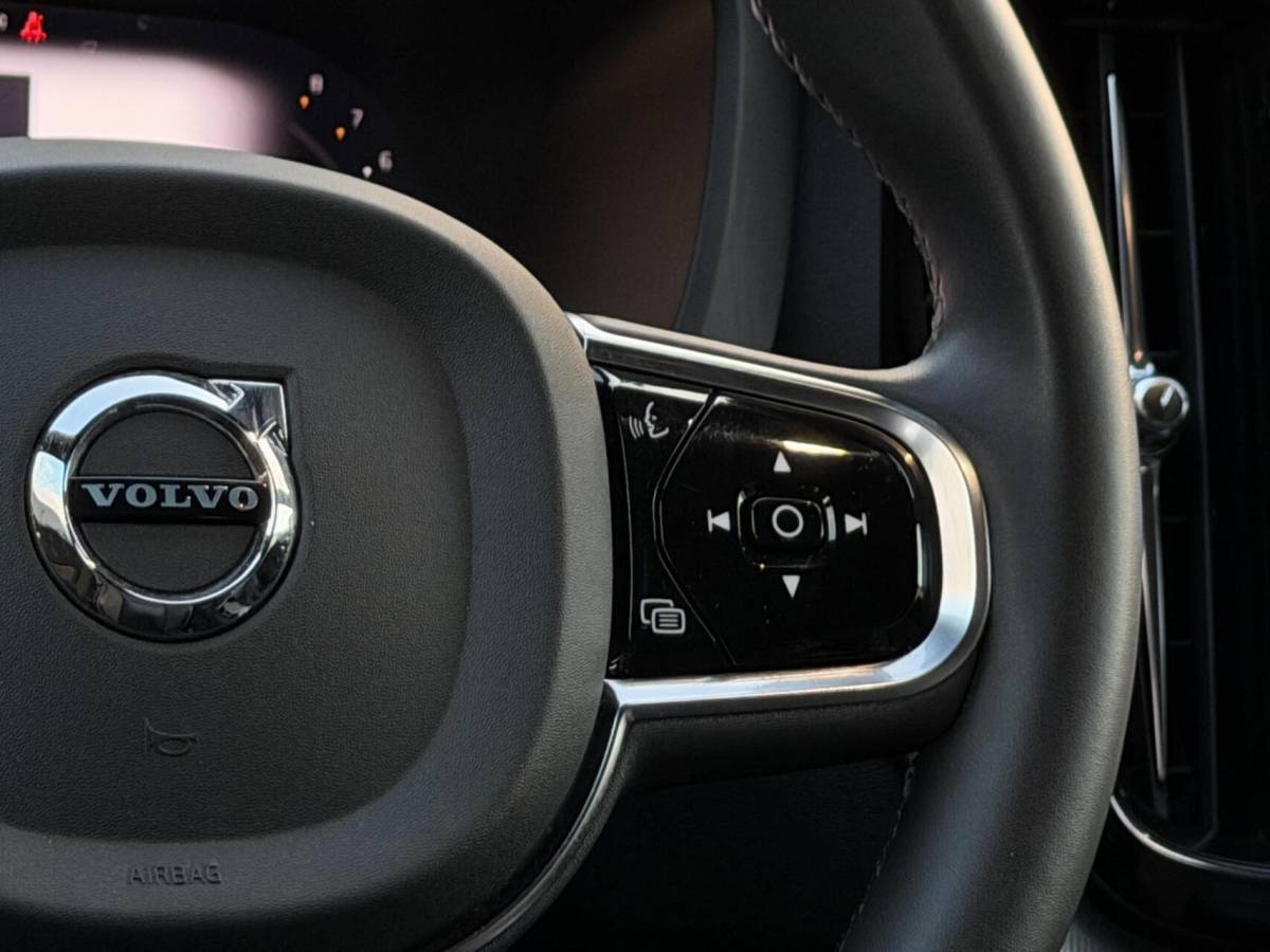 Volvo XC60 Volvo XC60 2.0 B4 Plus Dark| Nieuwstaat| Vol opties| 1e eig.