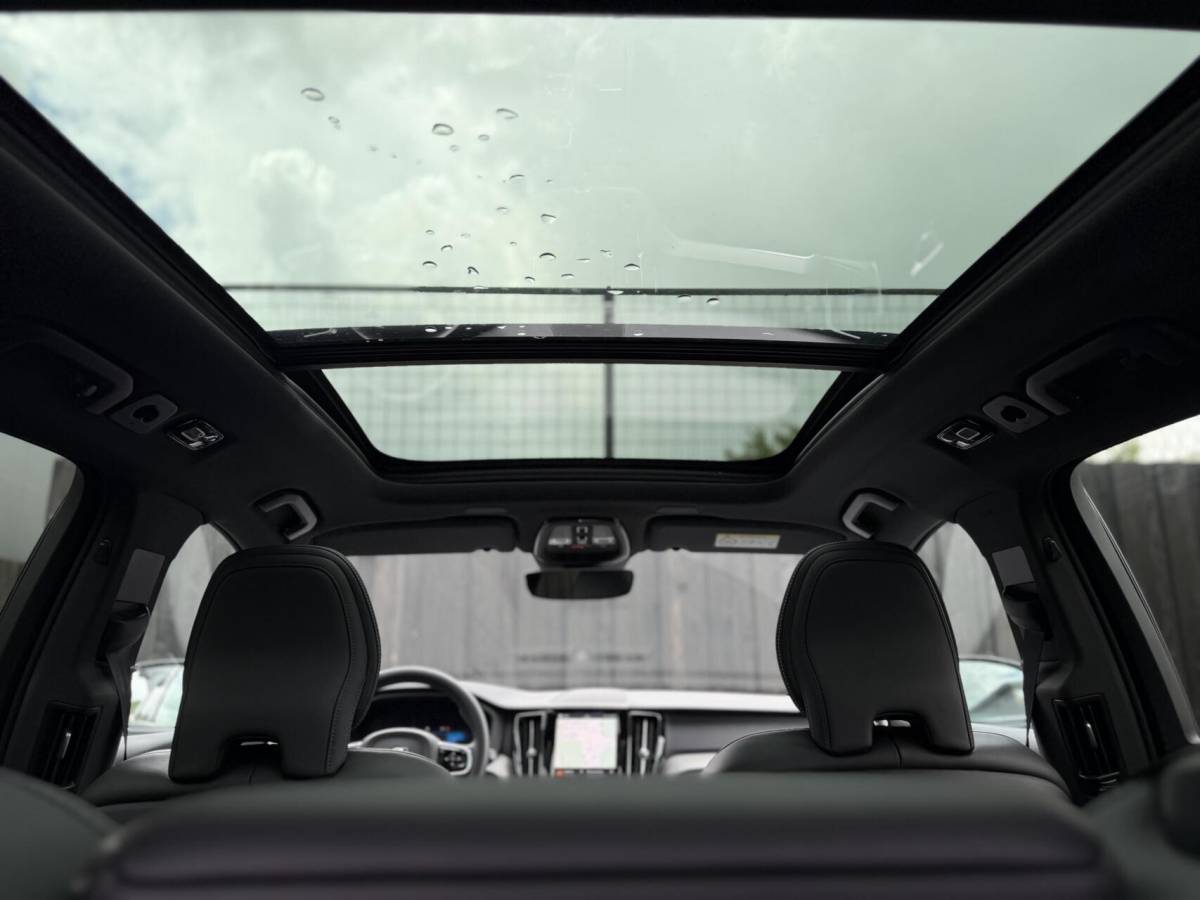 Volvo XC60 Volvo XC60 2.0 B4 Plus Dark| Nieuwstaat| Vol opties| 1e eig.