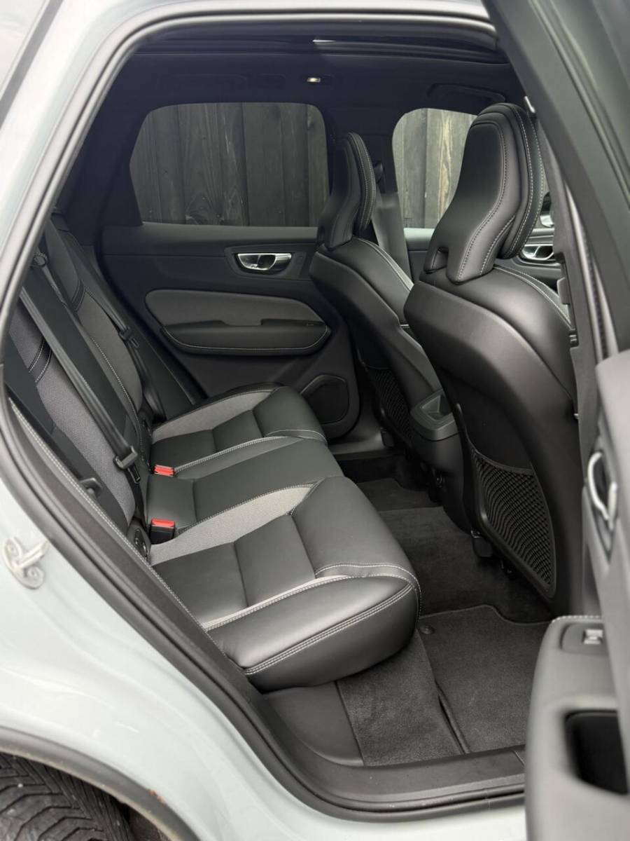 Volvo XC60 Volvo XC60 2.0 B4 Plus Dark| Nieuwstaat| Vol opties| 1e eig.