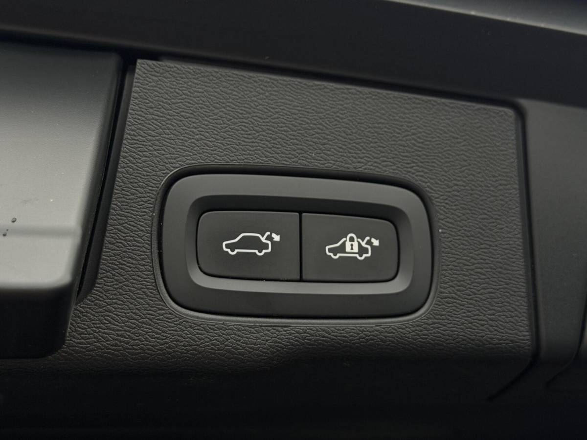 Volvo XC60 Volvo XC60 2.0 B4 Plus Dark| Nieuwstaat| Vol opties| 1e eig.