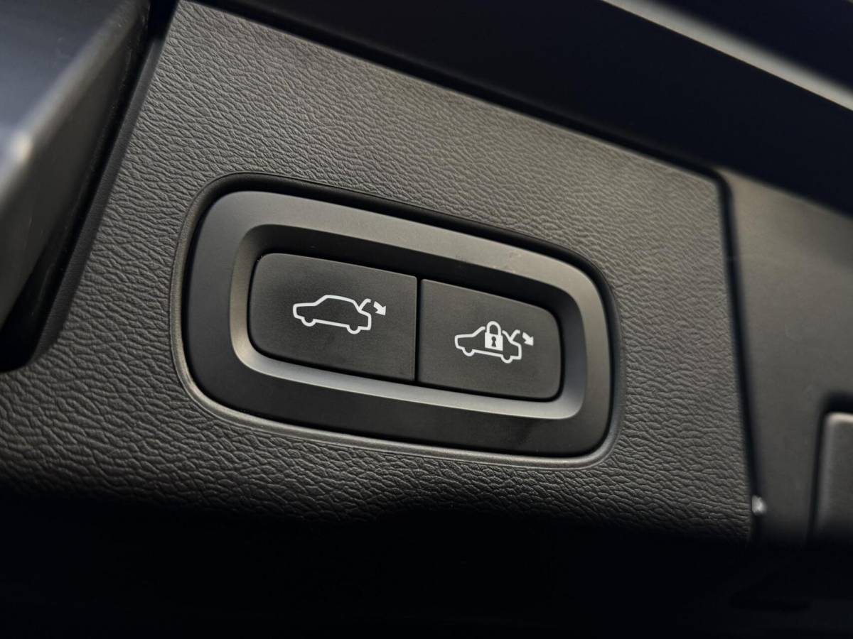 Volvo XC60 Volvo XC60 2.0 B4 Plus Dark| Facelift| Trekhaak| vol opties|