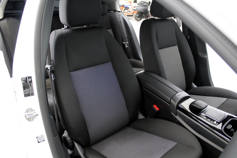 Mercedes-Benz A-Klasse Mercedes-Benz A-klasse 200 Premium Plus 164PK, RIJKLAAR | AUTOMAAT | 18″LM-VELGEN | STOELVERWARMING | NAVIGATIE | CRUISE