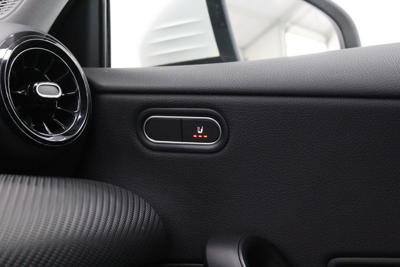 Mercedes-Benz A-Klasse Mercedes-Benz A-klasse 200 Premium Plus 164PK, RIJKLAAR | AUTOMAAT | 18″LM-VELGEN | STOELVERWARMING | NAVIGATIE | CRUISE