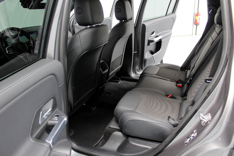 Mercedes-Benz EQB Mercedes-Benz EQB 300 4MATIC Luxury Line 67 kWh 229PK, RIJKLAAR | DEELS LEER | SFEERVERLICHTING | CAMERA | STANDKACHEL