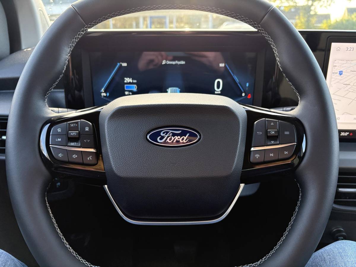 Ford E-Transit Courier Ford E-Transit Courier Limited 44 kWh SCI | 136pk | Ford Voorraad | Driver Assistance Pack | Laadvloerbescherming | Trekhaak | LED Laadruimteverlichting