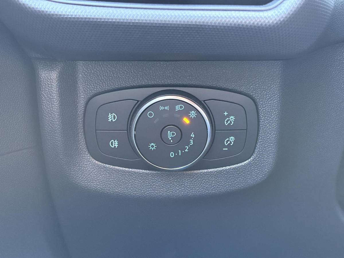 Ford E-Transit Courier Ford E-Transit Courier Limited 44 kWh SCI | 136pk | Ford Voorraad | Driver Assistance Pack | Laadvloerbescherming | Trekhaak | LED Laadruimteverlichting
