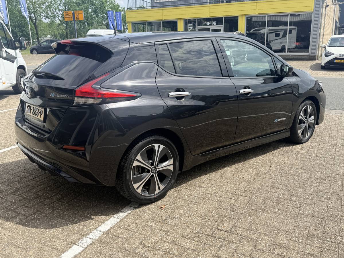 Nissan Leaf Nissan LEAF 2.ZERO EDITION 40 kWh | LED | Leder | Adapt. Cruise | Stoel- en stuurverwarming | Apple/Android