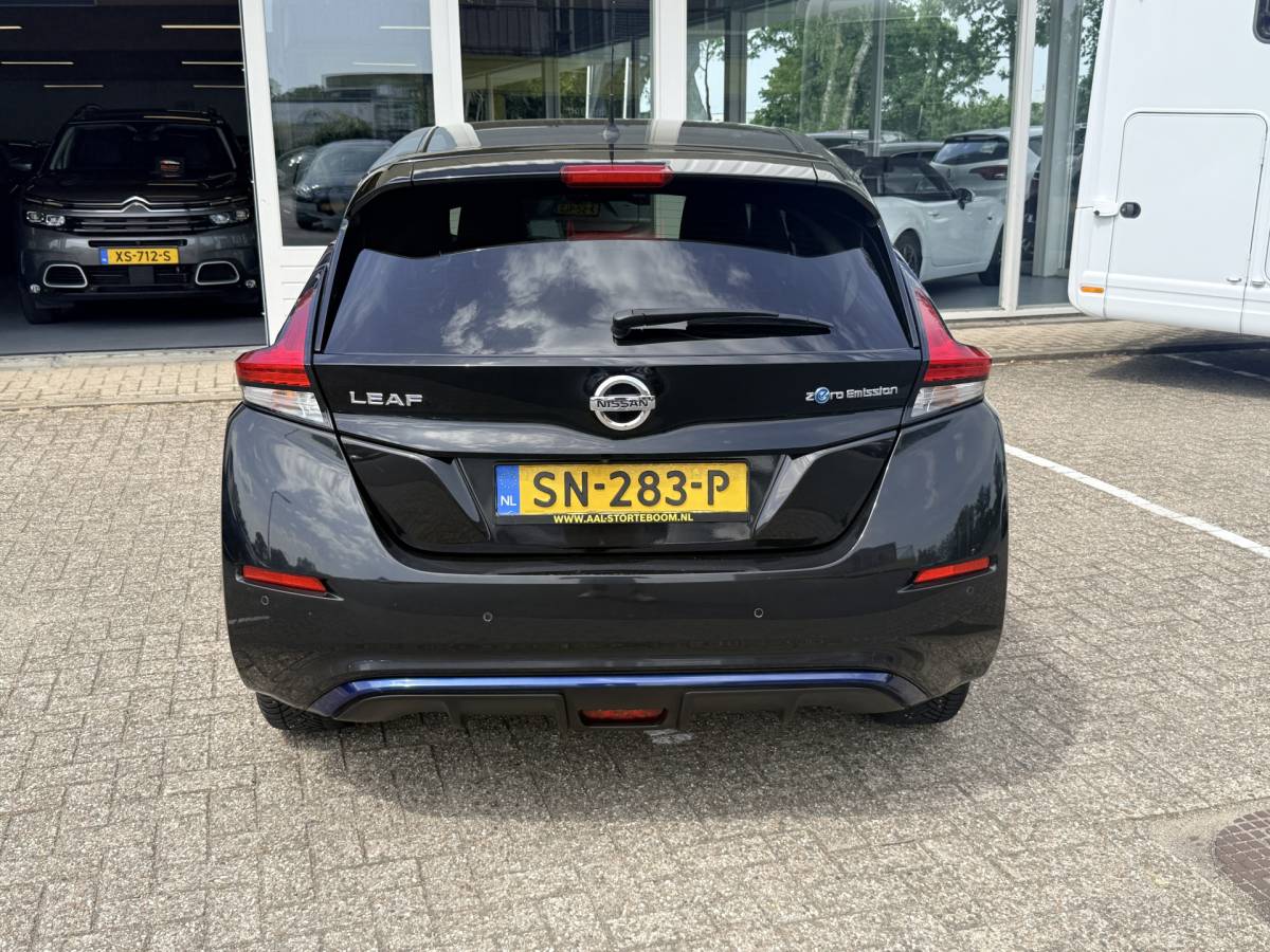 Nissan Leaf Nissan LEAF 2.ZERO EDITION 40 kWh | LED | Leder | Adapt. Cruise | Stoel- en stuurverwarming | Apple/Android