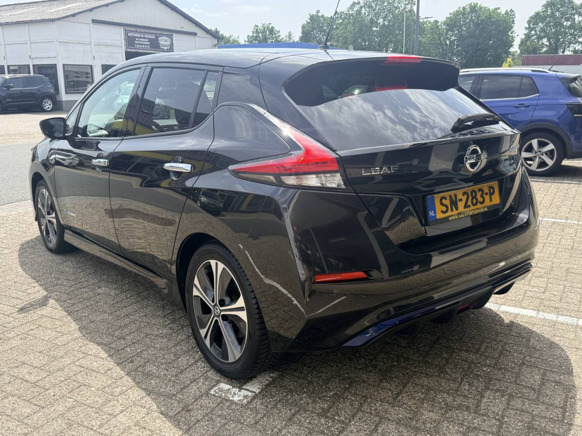 Nissan Leaf Nissan LEAF 2.ZERO EDITION 40 kWh | LED | Leder | Adapt. Cruise | Stoel- en stuurverwarming | Apple/Android