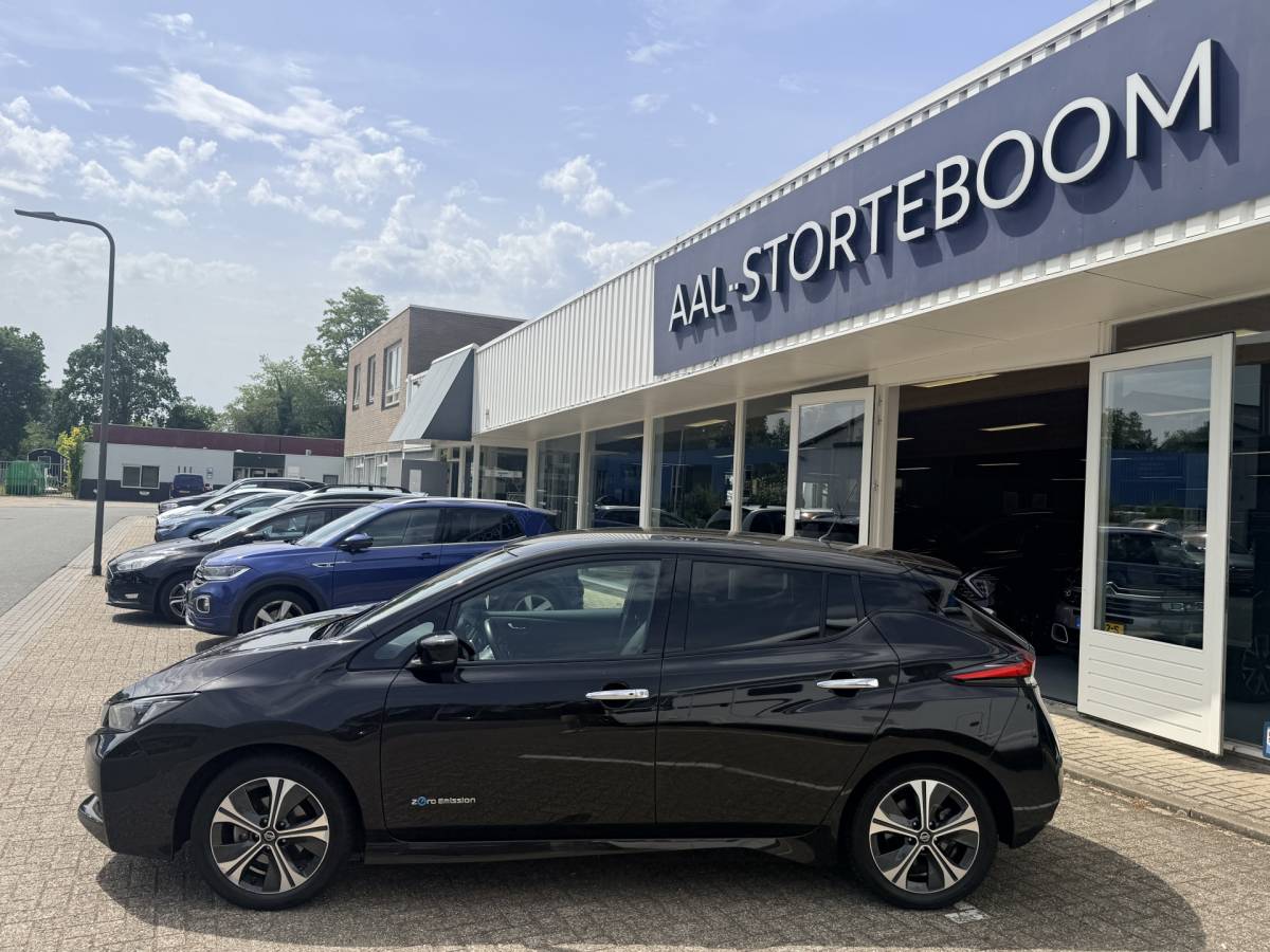 Nissan Leaf Nissan LEAF 2.ZERO EDITION 40 kWh | LED | Leder | Adapt. Cruise | Stoel- en stuurverwarming | Apple/Android
