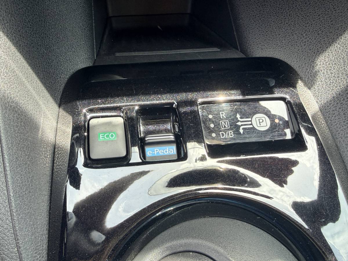 Nissan Leaf Nissan LEAF 2.ZERO EDITION 40 kWh | LED | Leder | Adapt. Cruise | Stoel- en stuurverwarming | Apple/Android