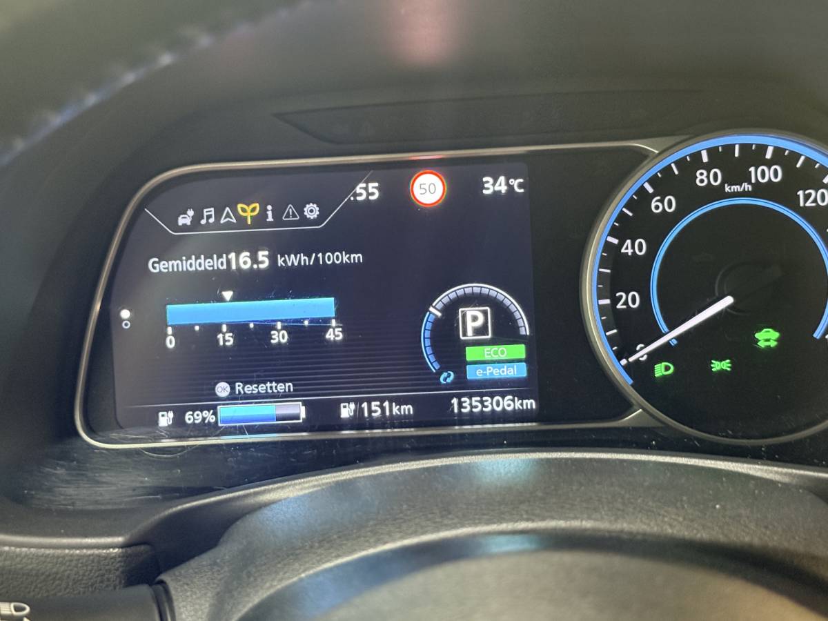 Nissan Leaf Nissan LEAF 2.ZERO EDITION 40 kWh | LED | Leder | Adapt. Cruise | Stoel- en stuurverwarming | Apple/Android