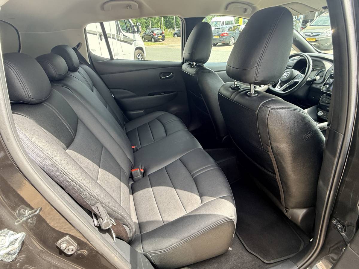 Nissan Leaf Nissan LEAF 2.ZERO EDITION 40 kWh | LED | Leder | Adapt. Cruise | Stoel- en stuurverwarming | Apple/Android
