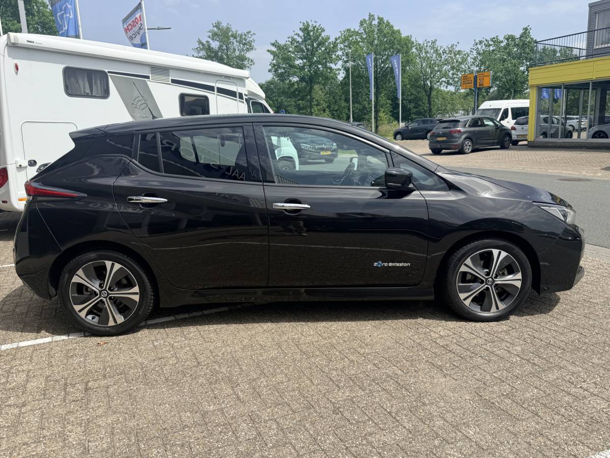Nissan Leaf Nissan LEAF 2.ZERO EDITION 40 kWh | LED | Leder | Adapt. Cruise | Stoel- en stuurverwarming | Apple/Android