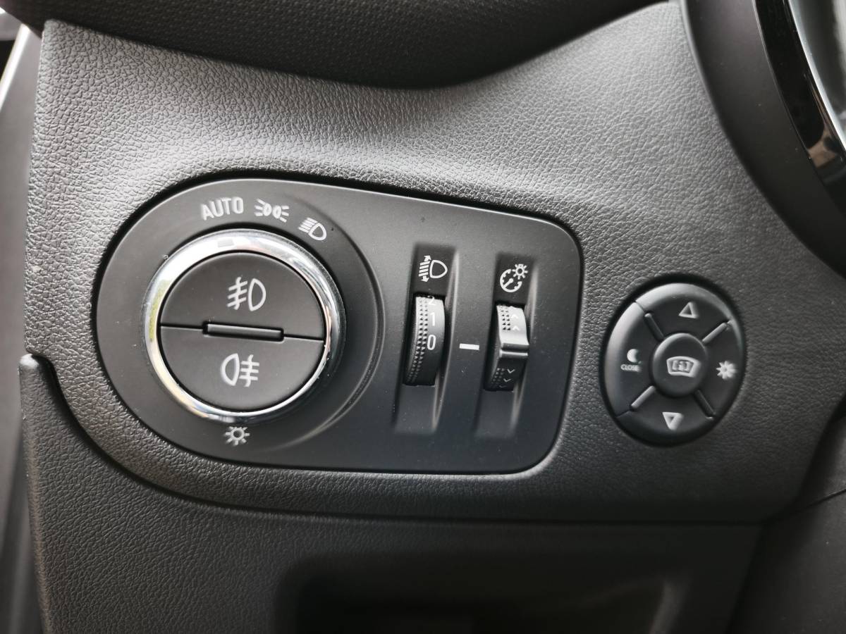 Opel Crossland Opel Crossland 1.2 Turbo Elegance 110PK Head-Up Trekhaak Navigatiesysteem Led Cruise-Control