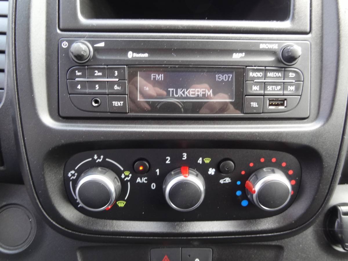 Renault Trafic Renault Trafic 2.0 dCi 120 T27 L1H1 Comfort | NL-AUTO | CRUISE | TREKHAAK |