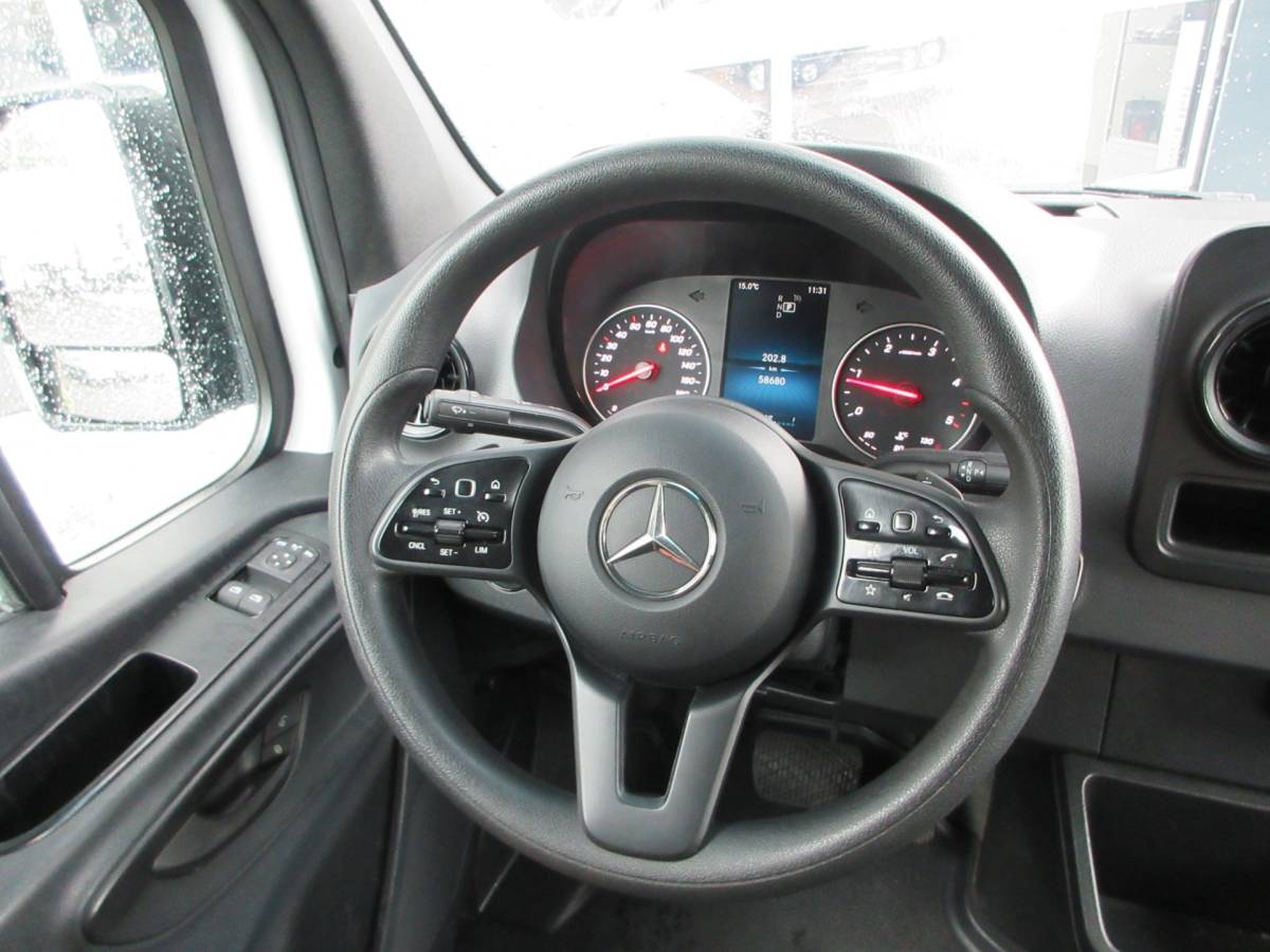 Mercedes-Benz Sprinter Mercedes-Benz Sprinter 215 CDI L2H2 Airco, Camera, Navigatie ,Trekhaak ,3-Zits.